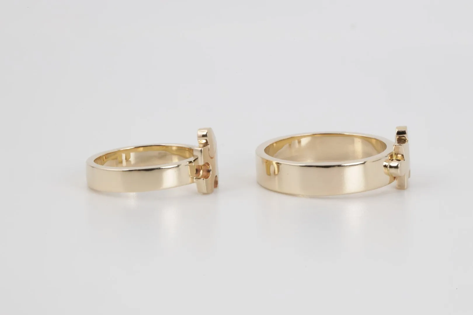 14k Yellow Gold His & Hers Wedding Ring Set Sizes 6.5 & 10.5 (15.10g.)